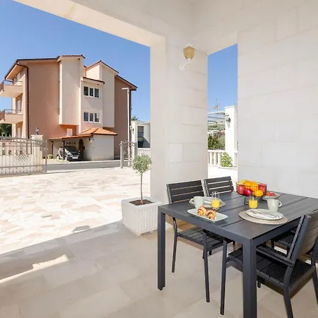 Apartament And Kapulica *