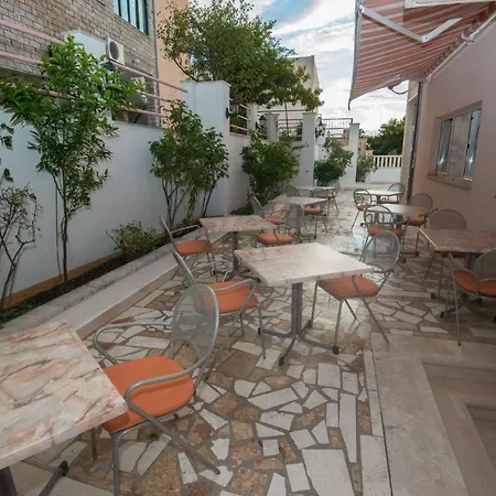 Apartament And Kapulica *