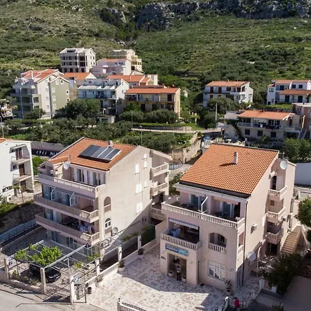 Apartament And Kapulica *